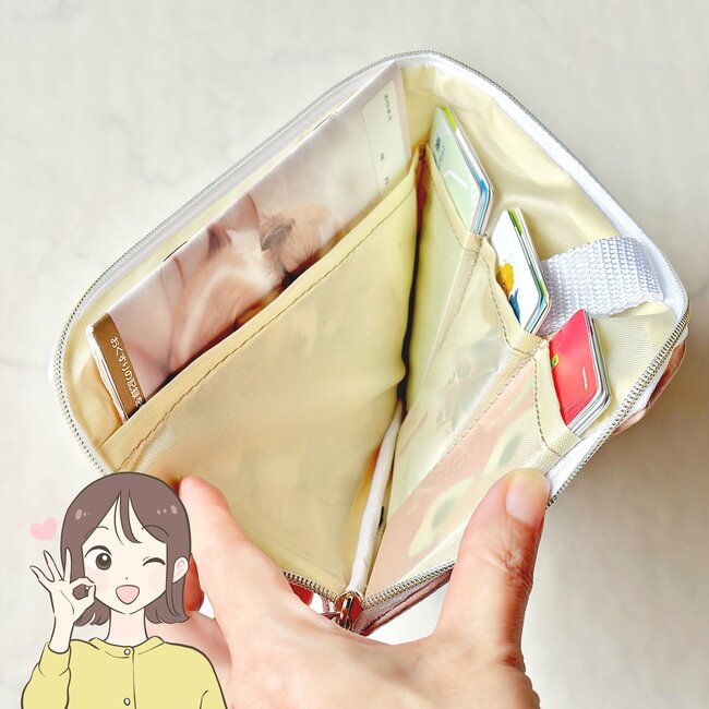 お薬手帳や診察券30枚がまるっと入る！セリアで見つけた「ポケットたくさんケース」が通院グッズ入れにぴったり！【購入レビュー】