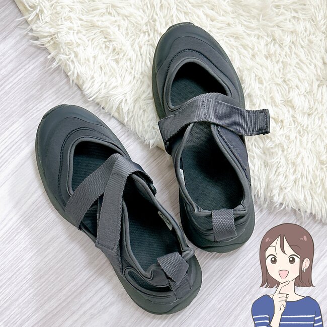「長時間でも疲れにくい」「色違いも買おうかな」ユニクロの“足の形に合わせられるサンダル”甲高＆幅広でも履き心地バツグン！「サイズの調整が自由にできる」