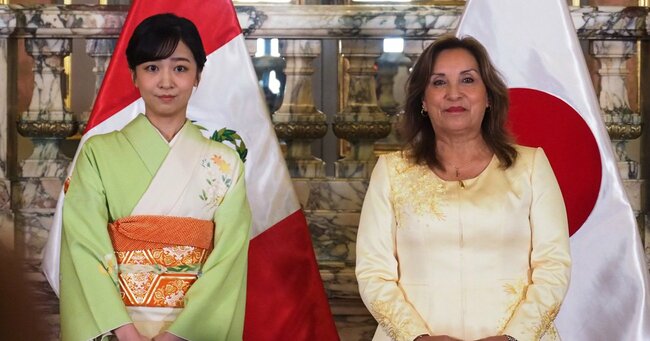 ペルーのディナ・ボルアルテ大統領（右）を表敬訪問された佳子さま