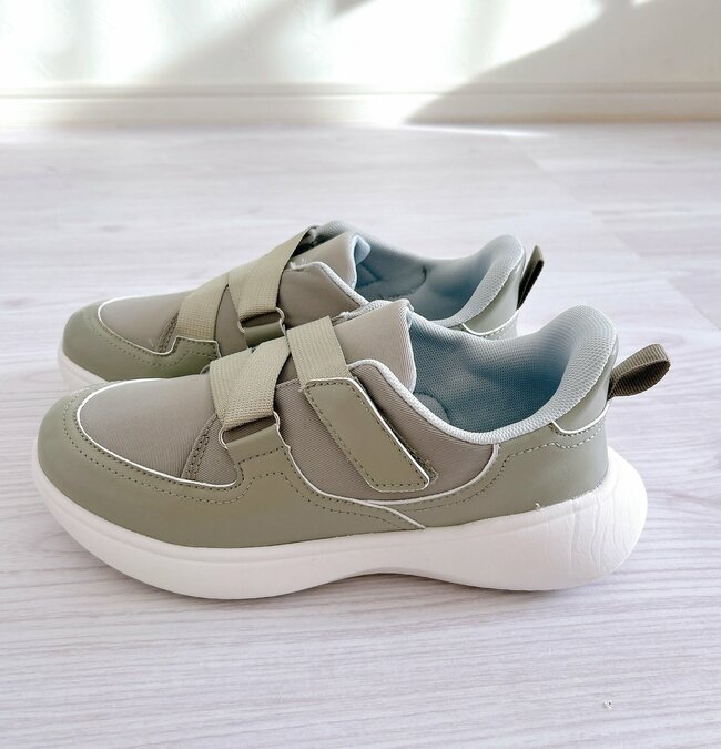 楽ちんすぎて、他のスニーカーに戻れない…!ワークマンの「新感覚シューズ」スポッと履けて、ふんわり歩けちゃうんです!