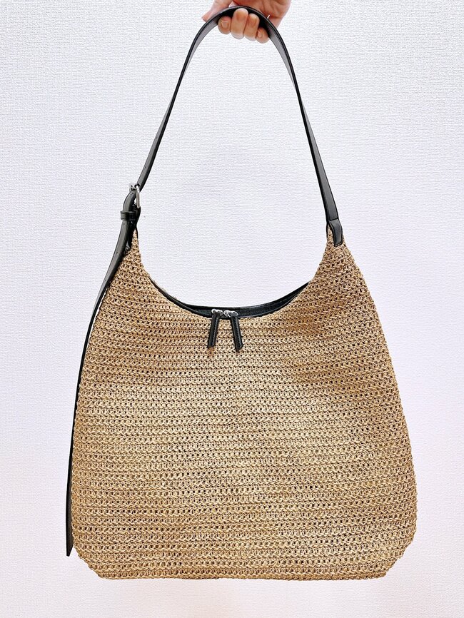 「高見え商品です」「荷物がたくさん入る」GUの“2990円バッグが”オシャレな上に大容量！「50代でもラフすぎずに持てそう」《購入レビュー》