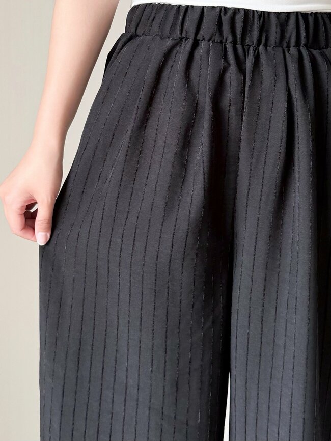 【しまむら】サラッとして気持ちいい！1639円の「楽ちんワイドパンツ」はき心地よすぎて色違いもほしい！《購入レビュー》