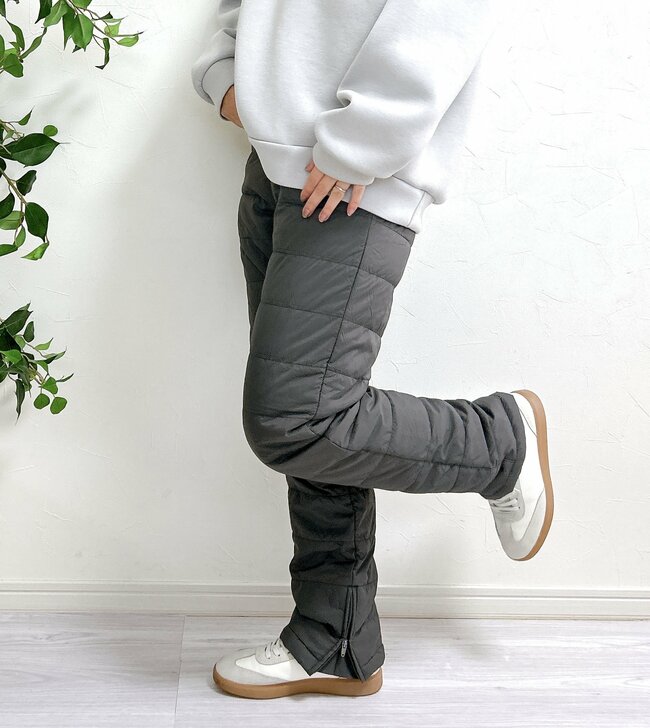 「冬の必需品!」ワークマンの“寝袋みたいなパンツ”がポカポカすぎて手放せない…!「寒さゼロ!」「暖かくてやめられない」