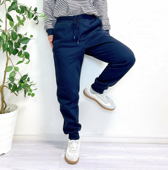 「これ無しで冬は乗り越えられない」ユニクロの“まるで履く毛布”がスッキリ見えして楽ちん!「夫婦でリピート買い」「こんなにも暖かいんだと感動」