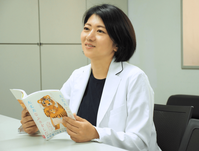 話題の児童精神科医が「愛で包んでくれる本」「私自身も癒された」と絶賛した、疲れた心に寄り添う1冊とは？