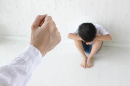 体罰を受けた人や動物は、長期的に見れば自尊心が欠如するなど心が蝕まれます