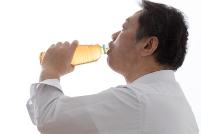 出されたお茶を飲み干す社長の会社は、株価が上がる