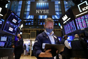 来年のS&P500、金融街は上昇率低下を予想