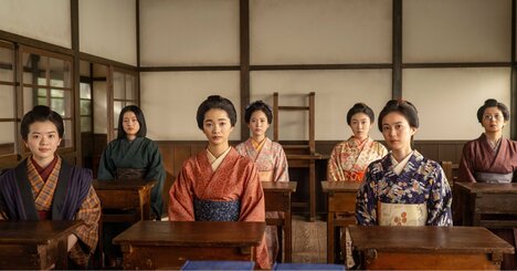 女性は仲が良くなるほど「キツい」？朝ドラ脚本家が“男性が作るセリフ”に抱いた違和感と解決策〈風、薫る第22回〉