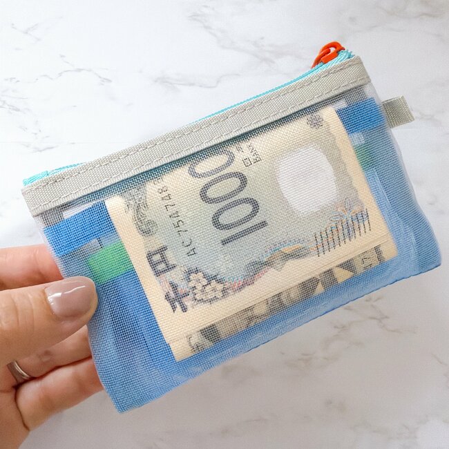 ミニ財布にちょうどいい…！ファミマの“天才ポーチ”カードや常備薬がすっぽり入った！「えっ、超かわいい」「何個でも買ってまう」「絶対に使いやすい！」