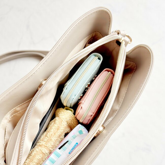 もう普通の財布に戻れないかも…！ダイソーの“高見えミニ財布”カードや診察券が21枚も入って嬉しい！