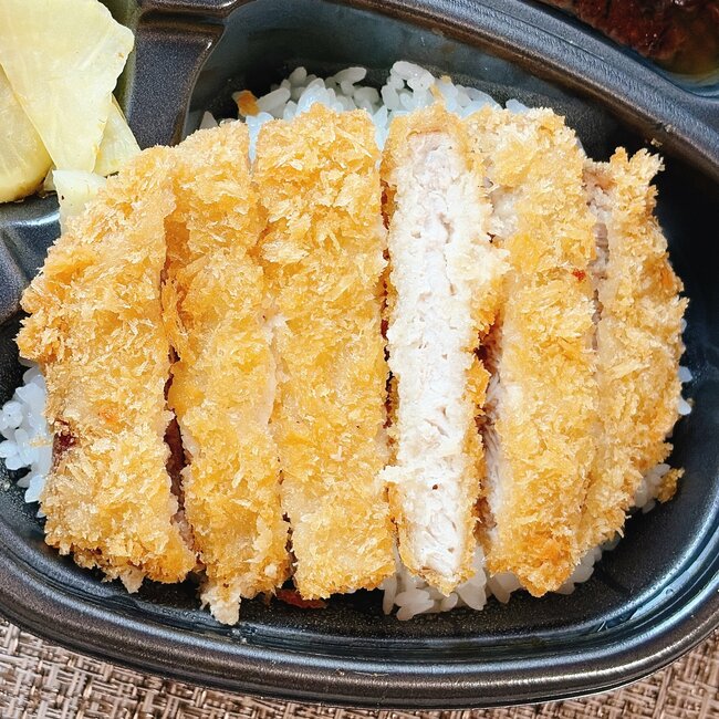 「美味すぎやろ」「食欲止まらない」ほっともっとの“お肉たっぷり欲張りメニュー”ボリュームあってお腹いっぱい！「満腹すぎました」《実食レビュー》