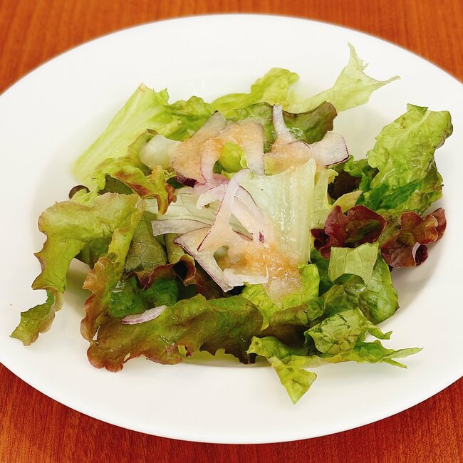 「さすがロイホ」「感激の美味しさ」ロイヤルホストの“平日限定ぜいたくランチ”お肉ごろごろで大満足すぎる！「ザ・洋食！って感じ」「ちゃんと美味しい」《実食レビュー》
