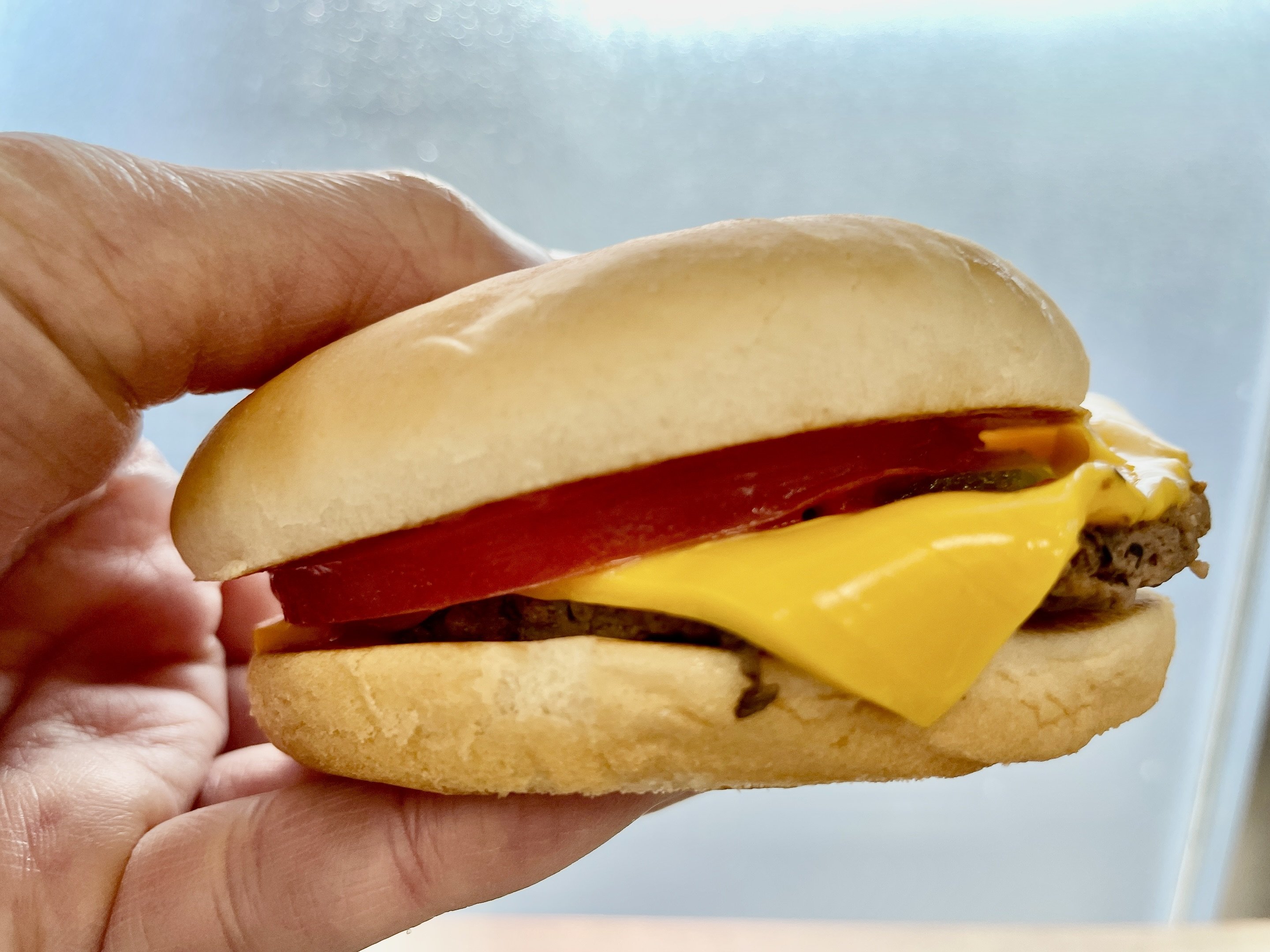 【マクドナルド】たった240円で「最強のハンバーガー」を注文できる裏ワザ、コスパ良すぎて感動する