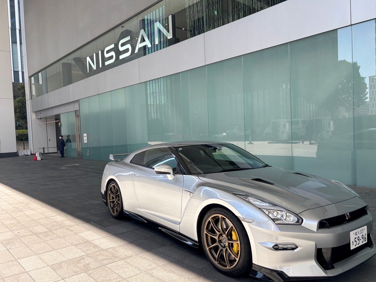 試乗した「GT-R Premium edition T-spec」。日産グローバル本社前にて