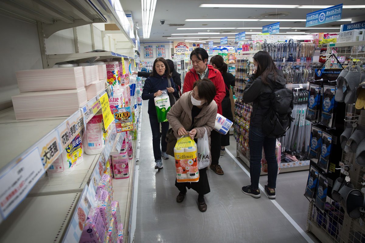 今回のコロナ騒動でマスクやトイレットペーパーを求めてドラッグストアに行き、店内の食品売り場の充実ぶりに気づく消費者も少なくないようです
