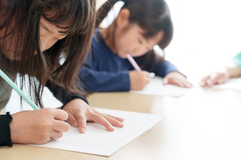 「字がきれいな子」になるために、親が最初にすべきことは?