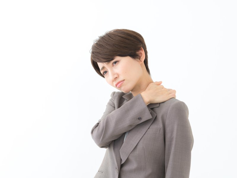 【精神科医が教える】怒りやモヤモヤを表に出せず、ため込んでしまいがちな人。その肩コリ、頭痛が危険なサインかもしれない訳