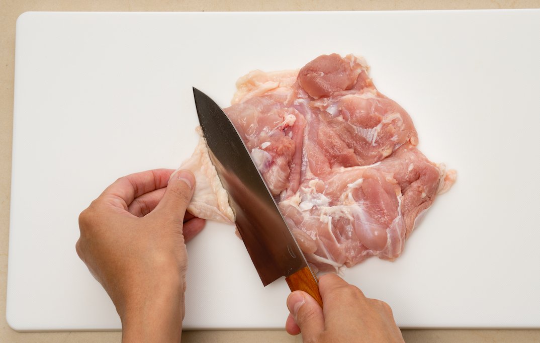 【裏ワザ料理】皮がパリッパリ! 絶品「鶏もも肉ステーキ」の焼き方