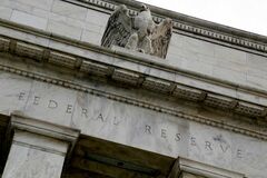 銀行混乱とインフレ鈍化、FRBに様子見促すか