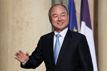 孫正義氏、絶望からの復活　AI巨額投資で時価総額首位に