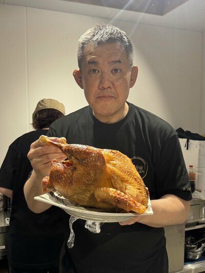 鳥勝の福永公彦氏。噛めば噛むほど滋味が溢れ出す長期飼育のさつま地鶏