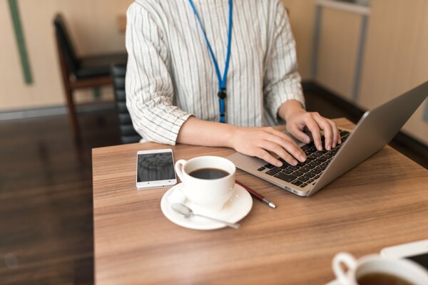 「強制的にその場に居続けなければならない状況」に身を置く