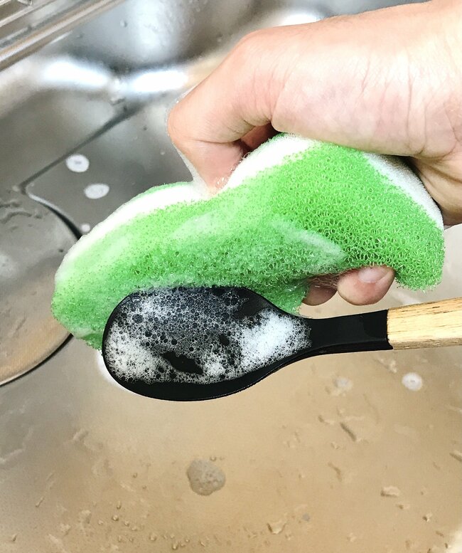 「家のスプーン全部変えたい」「すぐ2本目をリピしました」無印良品の“絶賛キッチングッズ”便利すぎて家族分を買い足した！「もうこのスプーン以外使えない」【購入レビュー】