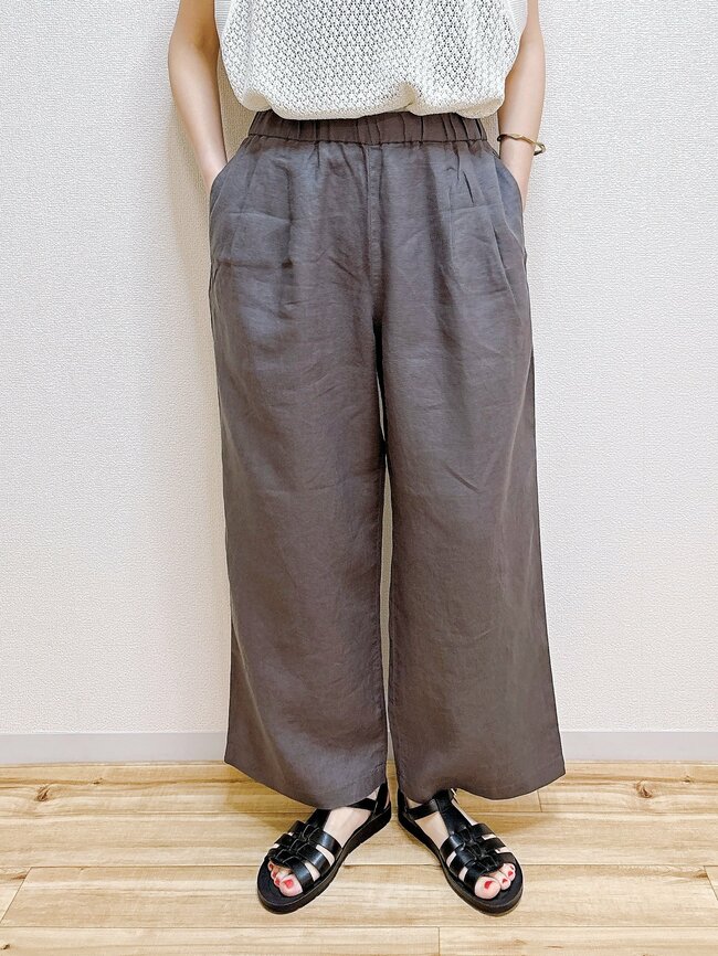 「全色買いました」無印良品の“リピーター続出ワイドパンツ”通気性バツグンで暑い日も快適！「夏のボトムはこれ一択」「毎年愛用しています」【購入レビュー】
