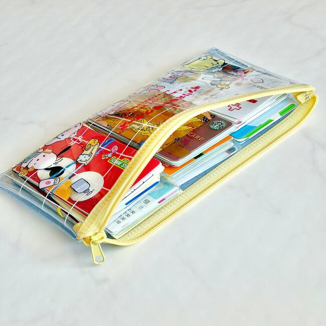 カードや診察券が100枚も入った…!ダイソー×サンリオの「ぺたんこポーチ」ミニ財布にもなって使い勝手バツグン!《購入レビュー》
