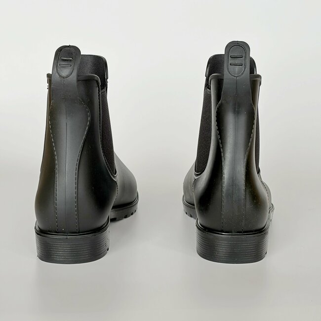 「安さにびっくりして衝動買い」ダイソー姉妹店の“高見えレインブーツ”がコスパ抜群すぎる！「以前在庫なくて買えなかった」「ぜんぜん安っぽく見えない」