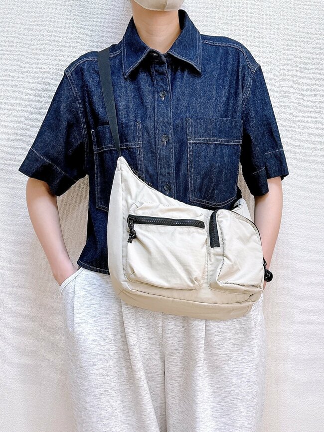 雨の日もガンガン使える！グローバルワークの「軽量ショルダーバッグ」荷物がたっぷり入って便利！【購入レビュー】