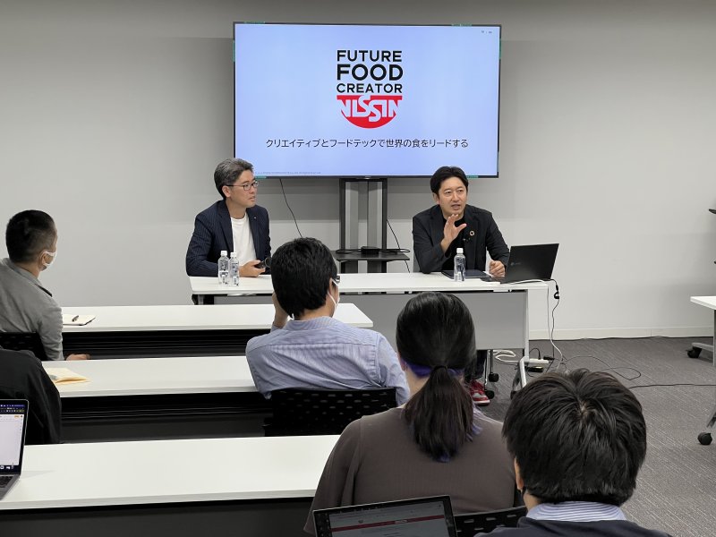 安藤徳隆・日清食品社長が語る「モノが売れる広告を追求すると、現代アートに近づいていく理由！」ブランド・コミュニケーション戦略の裏側