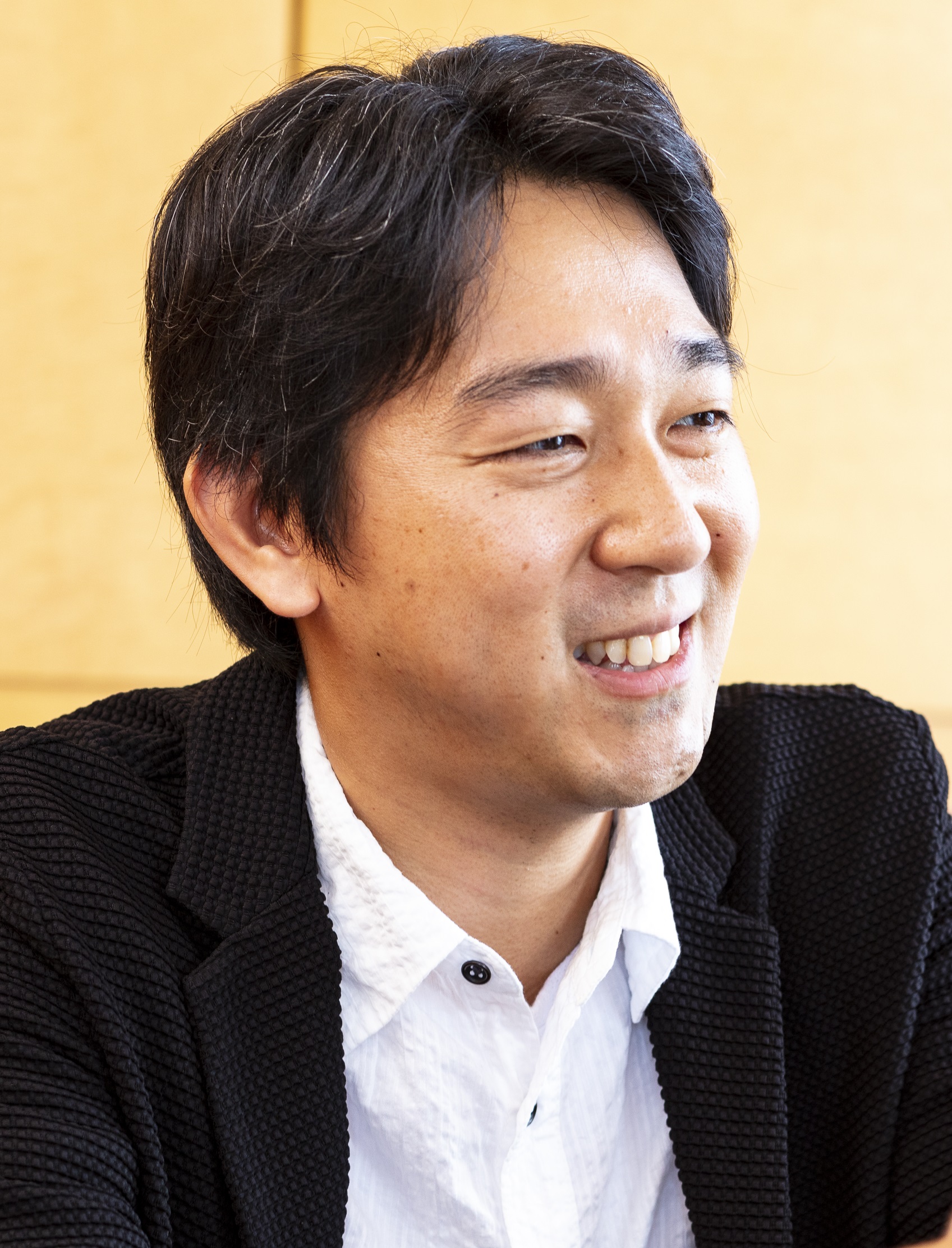 塩田武士氏が語る、SNSで流れてきた「情報」を感覚的にシェアする罪深さ