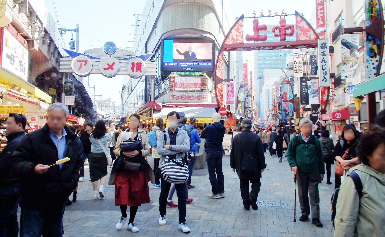 アメ横にアジアングルメ店が増え、老舗の店主たちは事態の転換点に直面している