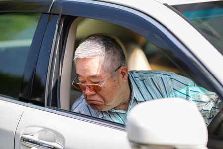高齢者ドライバーにとって、認知症は大きな問題です