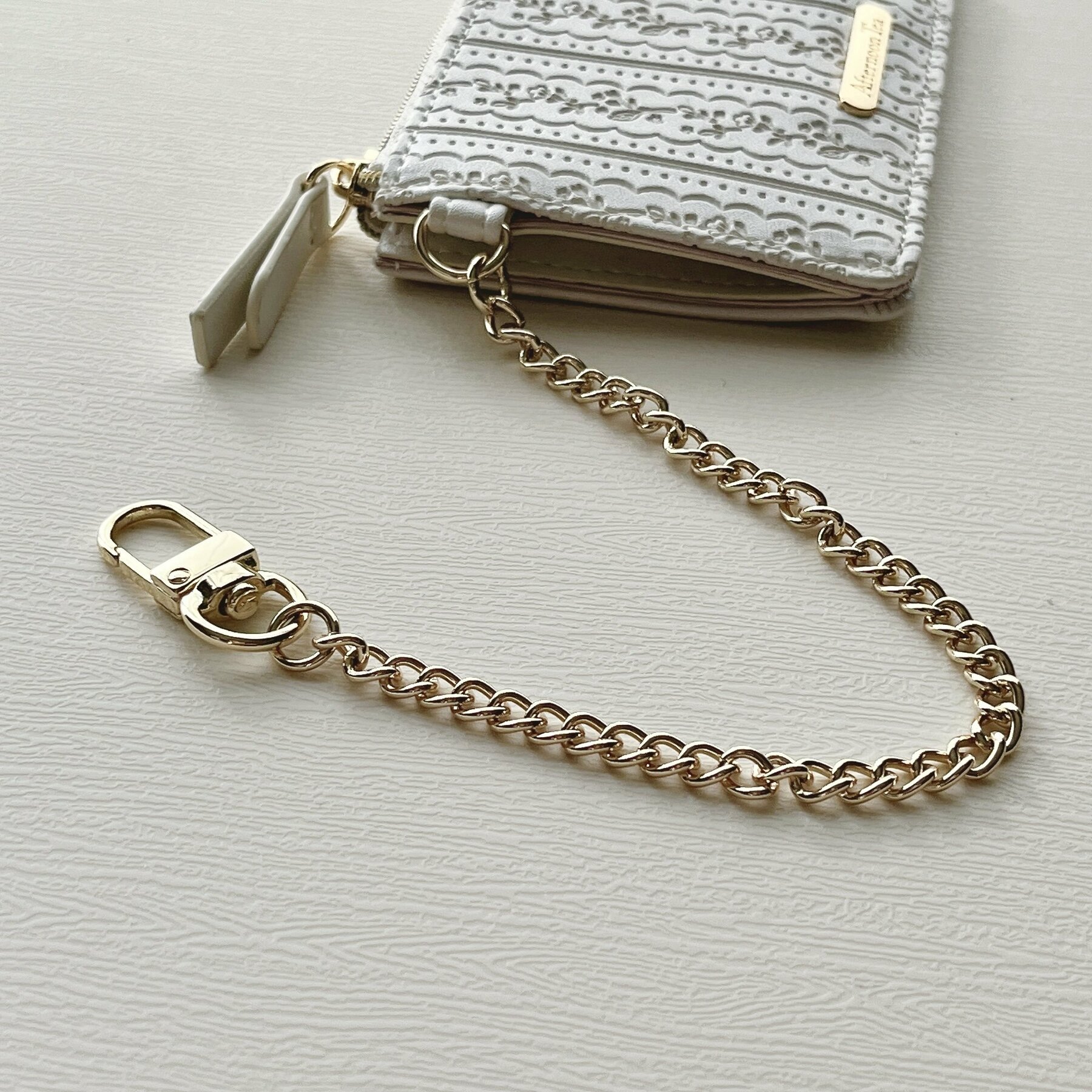 もう普通の財布に戻れない…！アフタヌーンティーの「高見えミニ財布」薄いのに鍵もカードも入って優秀なの！