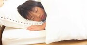 「朝起きない」は育て方のせいじゃない！ 子どもが笑って起きる7つのコツ