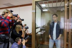 WSJ記者の勾留延長、ロシア裁判所が認める