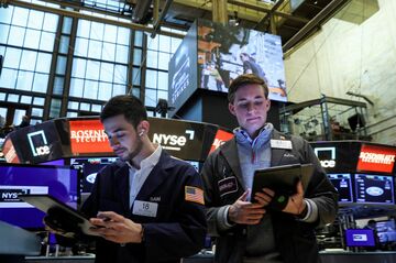 米株大幅反落、ナスダックは月間で08年以来の下落率