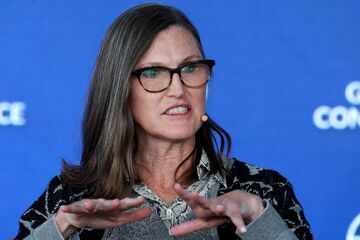 ウッド氏の旗艦ETF、ついに離れ始めた投資家