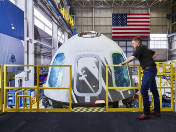 ベゾス氏の宇宙旅行、搭乗はリスク覚悟の自己責任