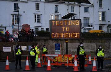 新型コロナ変異種、英科学者はいかに突き止めたか