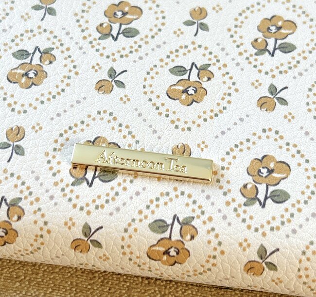 カードや診察券が11枚入った!アフタヌーンティーの「レトロかわいいカードケース」ガバッと開くし、ミニ財布にもなって優秀~!