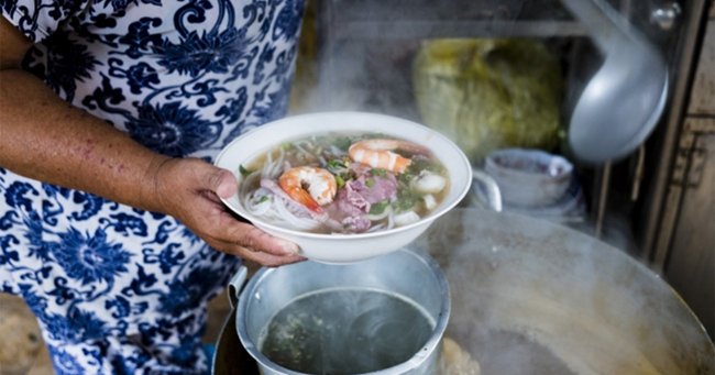 屋台や食堂で食べるアジア麺は最高！