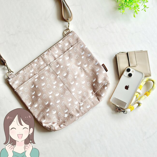 「夏場にいいな」「お散歩に良さそう」コメダ珈琲の“保冷できるポシェット”飲み物を冷たいまま持ち歩けて便利！「ひんやりグッズ入れて歩くのにいいよね」