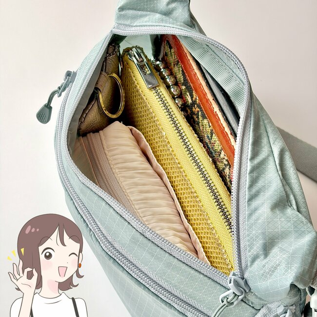 もう普通の財布に戻れないかも…！ダイソーの「手ぶらで持てる財布」カード15枚とスマホが入って天才すぎる！