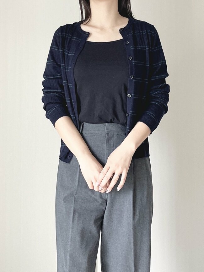 「シルエットがとても綺麗」ユニクロの“すっきり見えカーディガン”着回しやすくて色違いも欲しい!「色合いが可愛い」「肌ざわり最高」