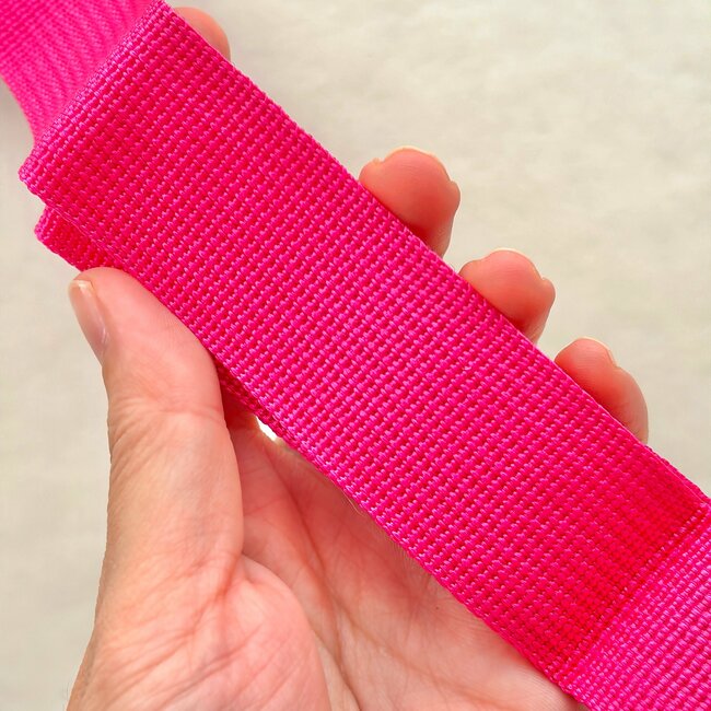 荷物が増えても大丈夫…！セリアで見つけた「レジ袋につけるショルダーベルト」両手が空いて、楽ちんすぎる！