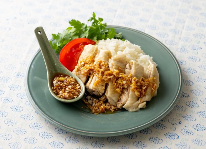 【裏ワザ料理】炊飯器ひとつで完成！　やわらか鶏肉のシンガポール・チキンライス